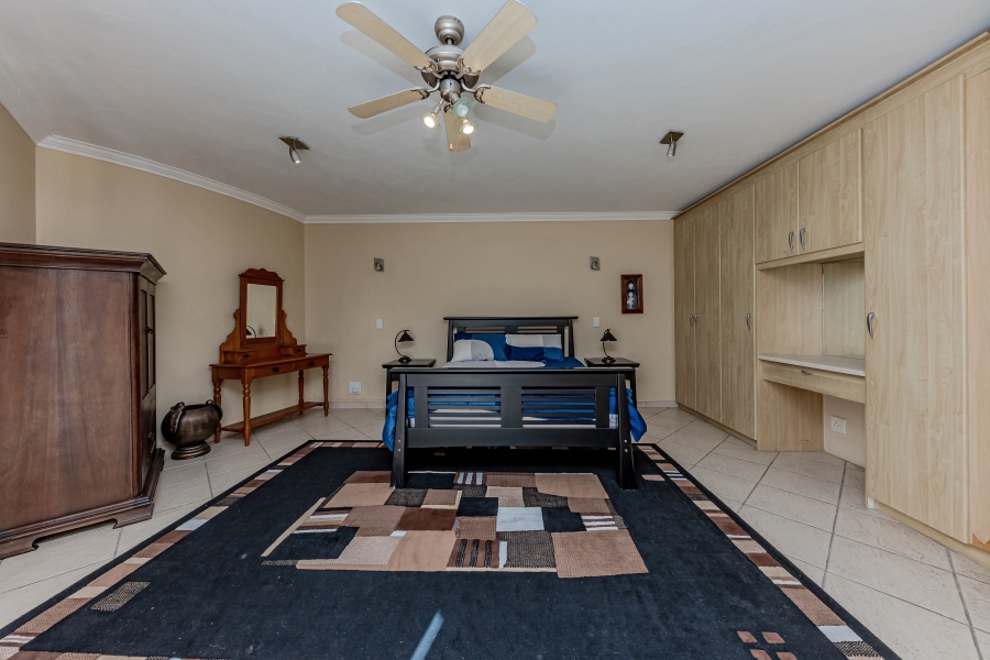 To Let 7 Bedroom Property for Rent in Featherbrooke Estate Gauteng