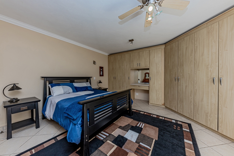 To Let 7 Bedroom Property for Rent in Featherbrooke Estate Gauteng