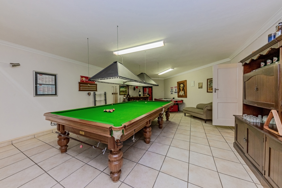 To Let 7 Bedroom Property for Rent in Featherbrooke Estate Gauteng