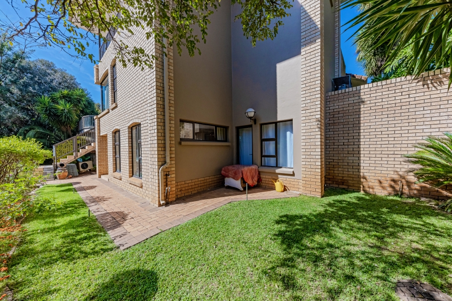 To Let 7 Bedroom Property for Rent in Featherbrooke Estate Gauteng