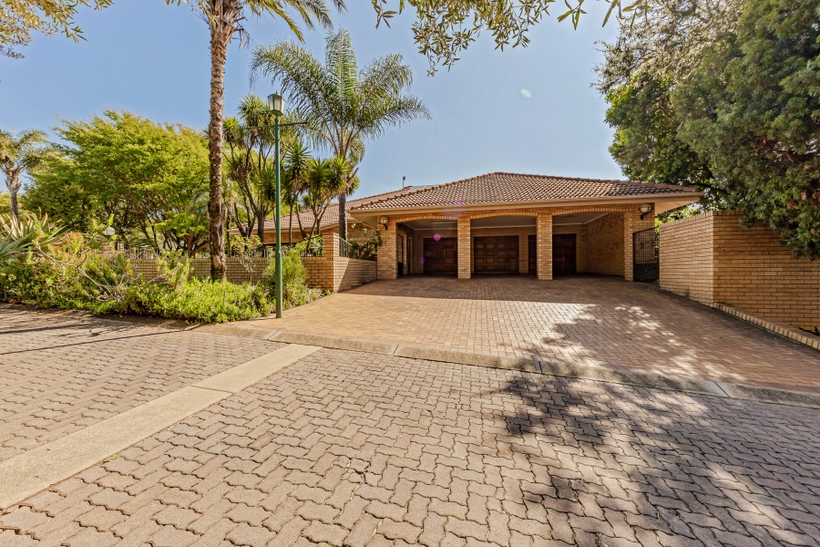 To Let 7 Bedroom Property for Rent in Featherbrooke Estate Gauteng