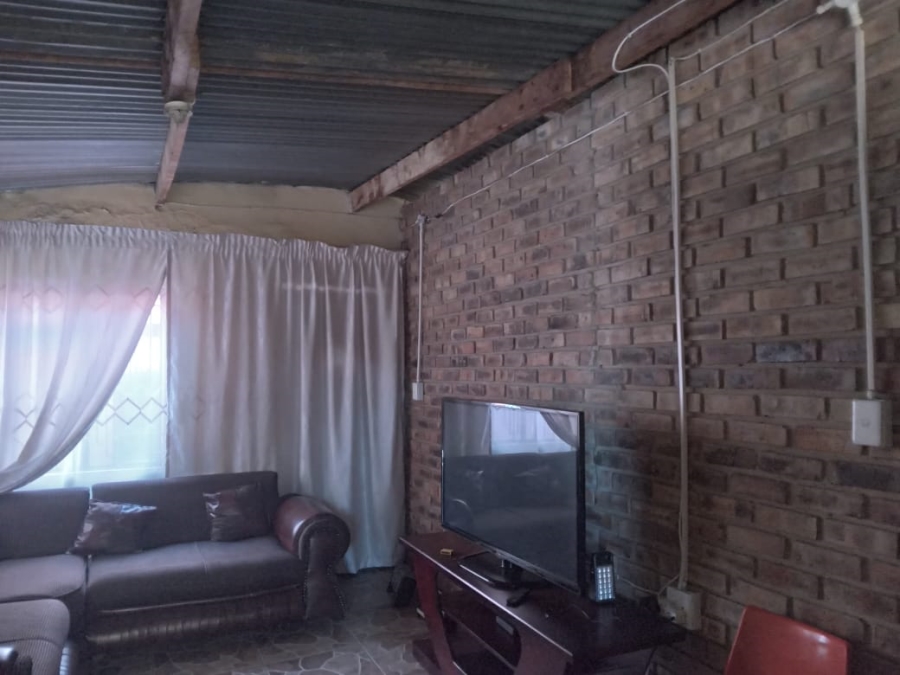 1 Bedroom Property for Sale in Zuurfontein Gauteng
