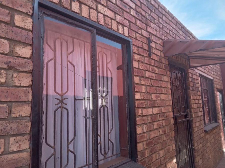 1 Bedroom Property for Sale in Zuurfontein Gauteng