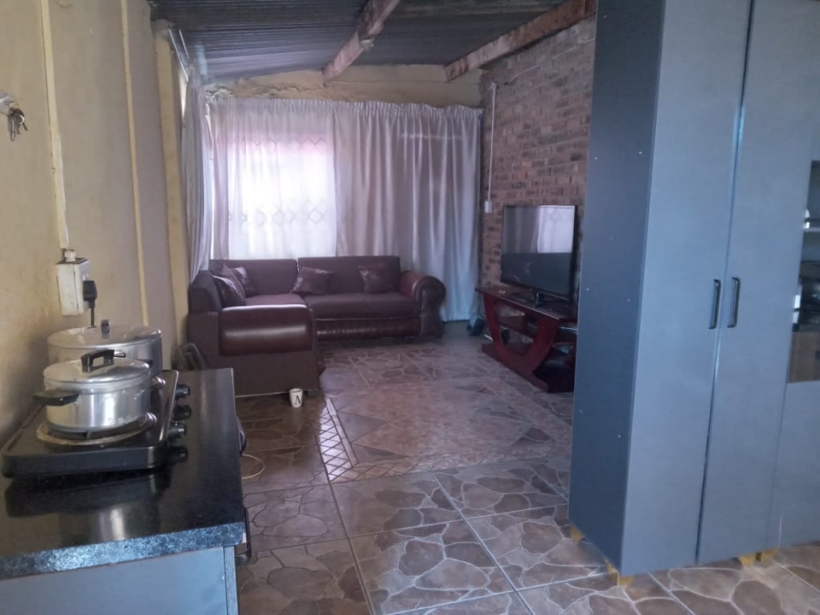1 Bedroom Property for Sale in Zuurfontein Gauteng