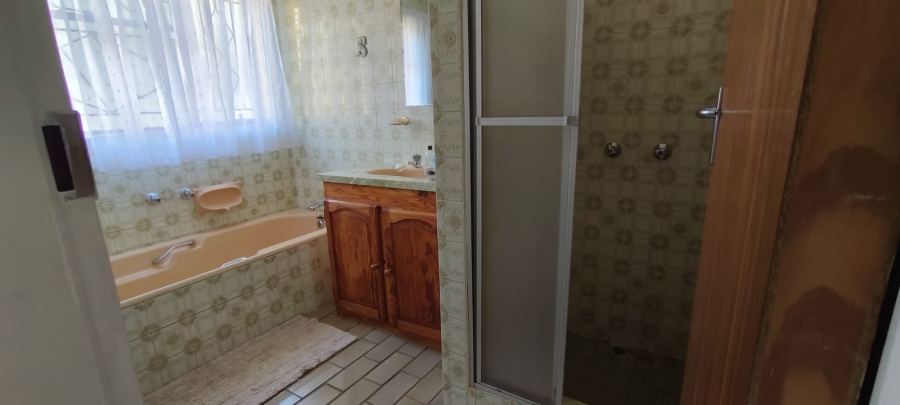 5 Bedroom Property for Sale in Carletonville Central Gauteng