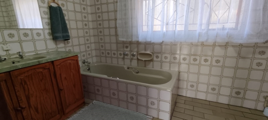 5 Bedroom Property for Sale in Carletonville Central Gauteng