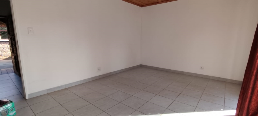 5 Bedroom Property for Sale in Carletonville Central Gauteng