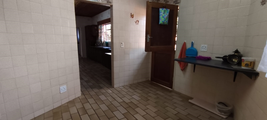 5 Bedroom Property for Sale in Carletonville Central Gauteng