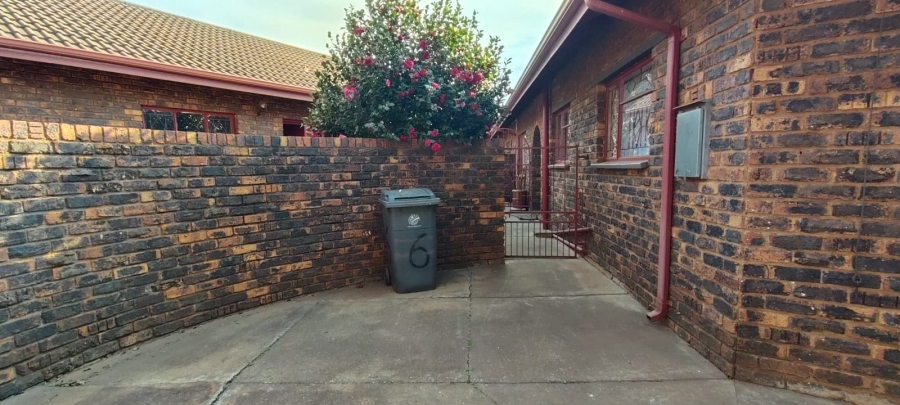 5 Bedroom Property for Sale in Carletonville Central Gauteng