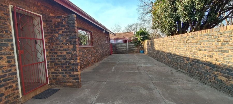 5 Bedroom Property for Sale in Carletonville Central Gauteng