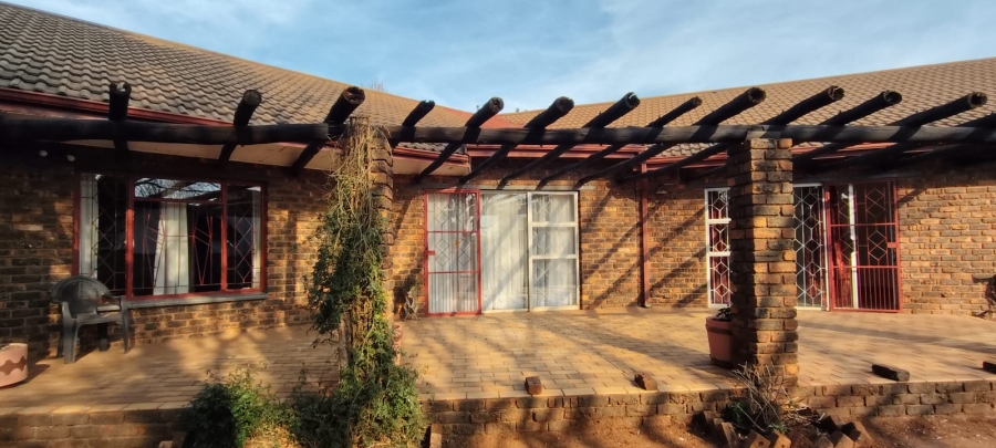 5 Bedroom Property for Sale in Carletonville Central Gauteng