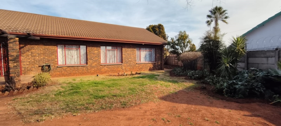 5 Bedroom Property for Sale in Carletonville Central Gauteng