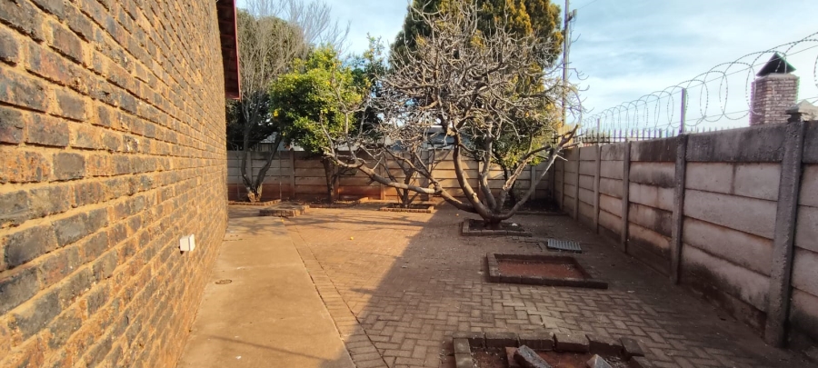 5 Bedroom Property for Sale in Carletonville Central Gauteng