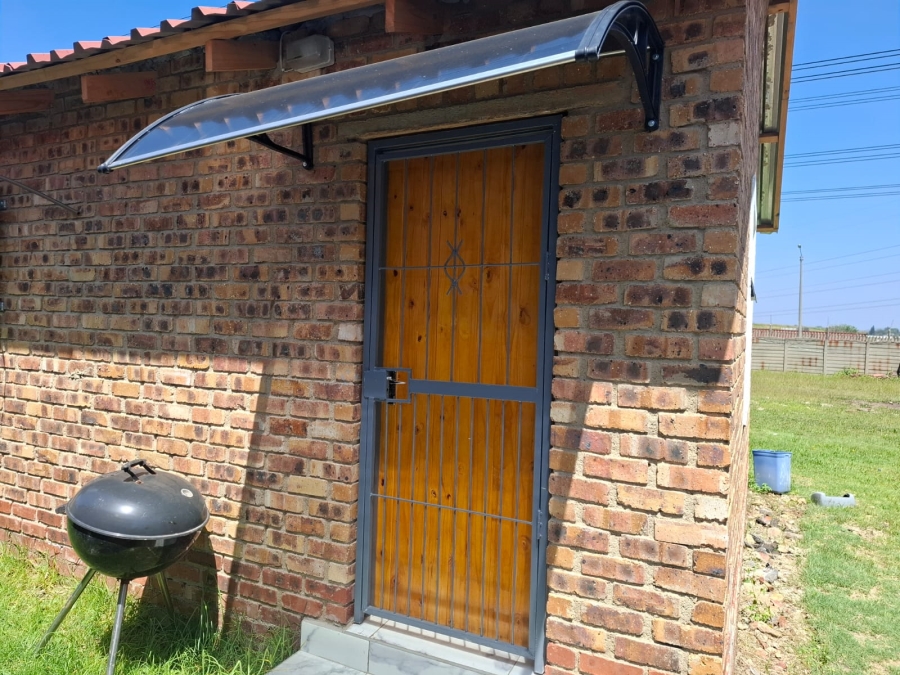 To Let 1 Bedroom Property for Rent in Croydon Gauteng