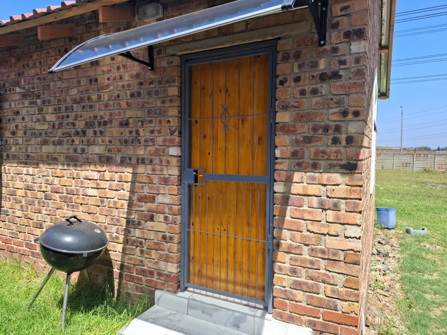 To Let 1 Bedroom Property for Rent in Croydon Gauteng