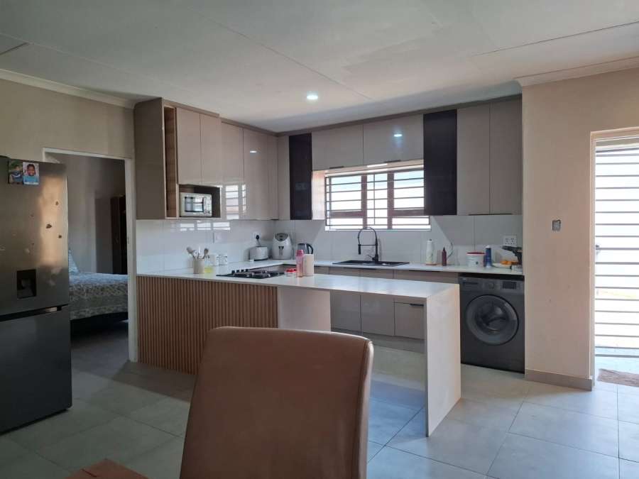 To Let 3 Bedroom Property for Rent in Marais Steyn Park Gauteng