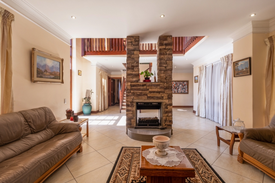 6 Bedroom Property for Sale in Sable Hills Gauteng
