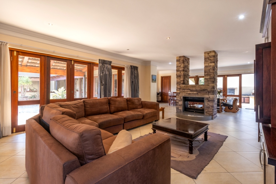 6 Bedroom Property for Sale in Sable Hills Gauteng