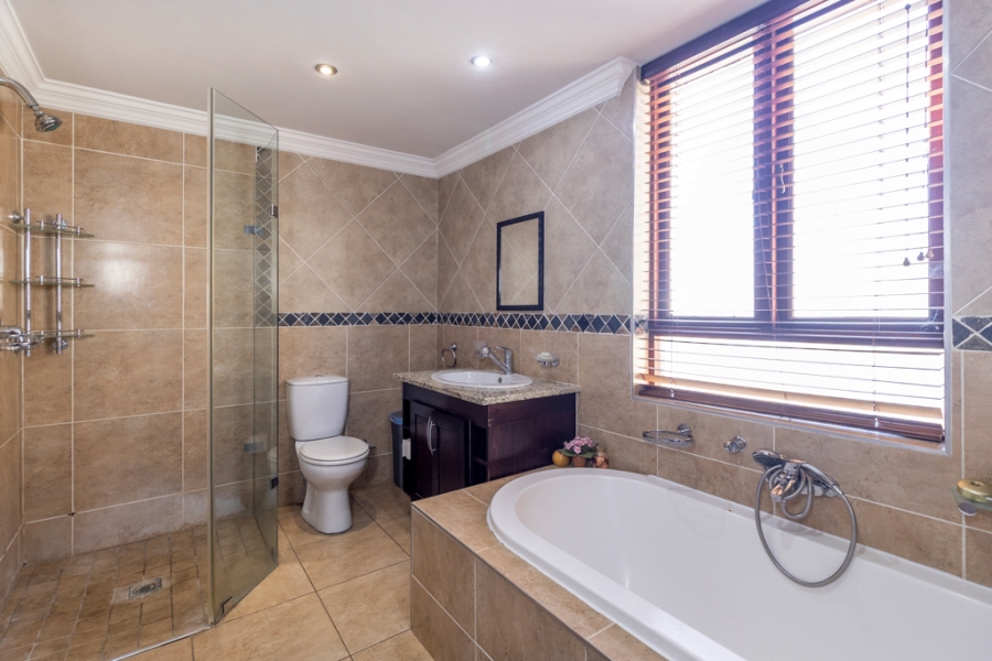 6 Bedroom Property for Sale in Sable Hills Gauteng