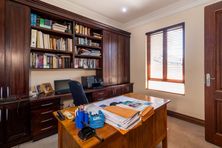 6 Bedroom Property for Sale in Sable Hills Gauteng