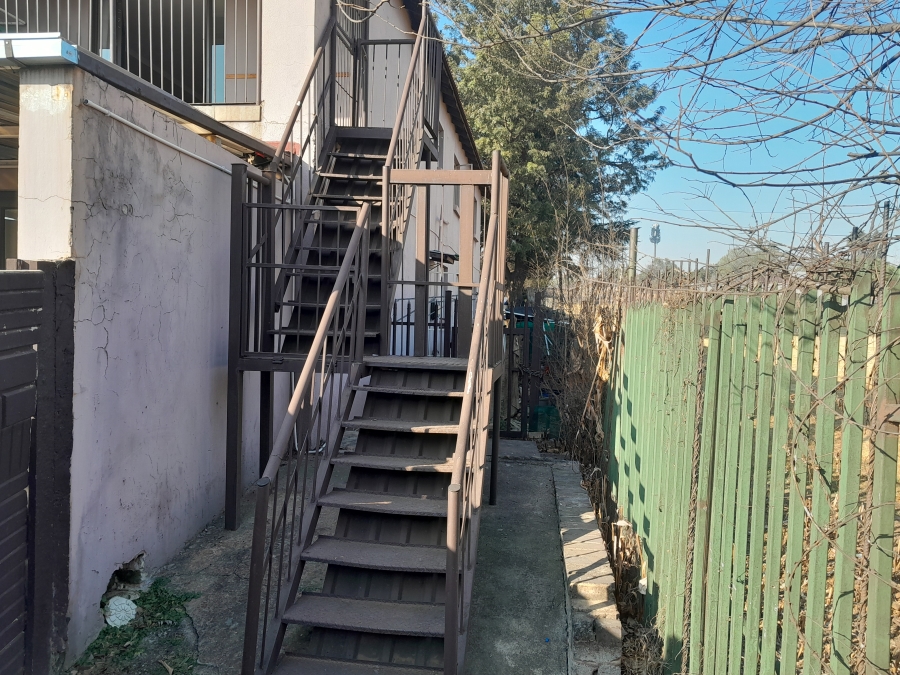To Let 2 Bedroom Property for Rent in Brackendowns Gauteng