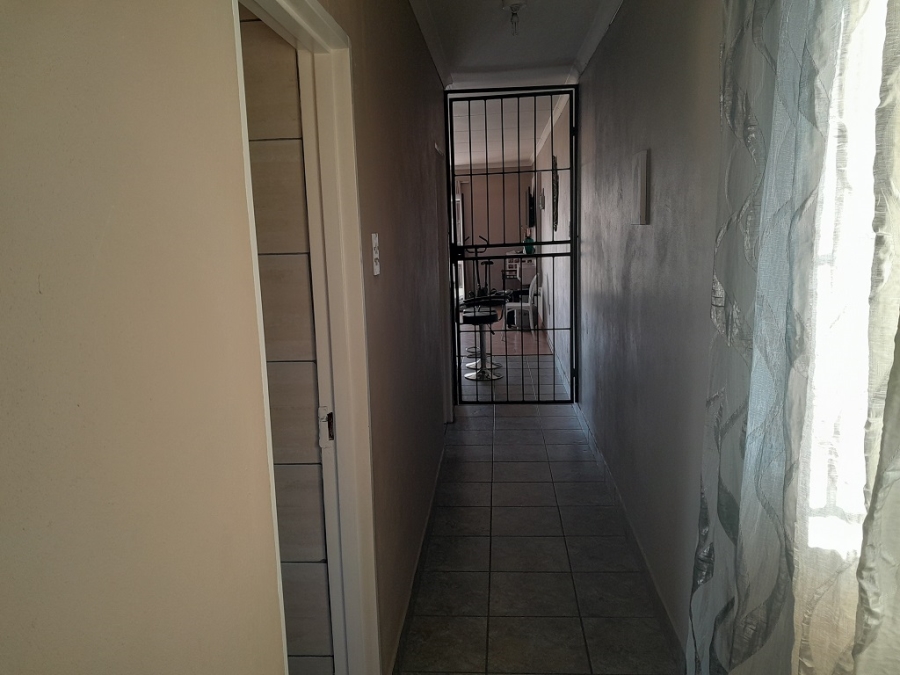 To Let 2 Bedroom Property for Rent in Brackendowns Gauteng