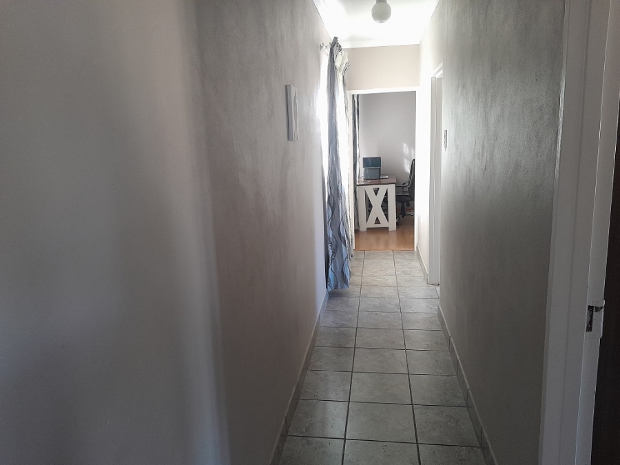 To Let 2 Bedroom Property for Rent in Brackendowns Gauteng
