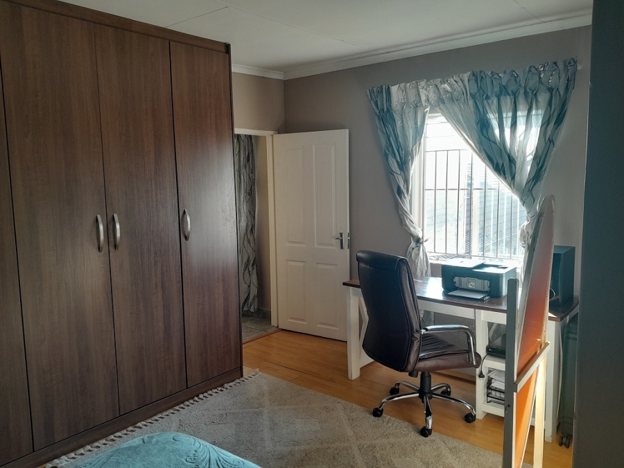 To Let 2 Bedroom Property for Rent in Brackendowns Gauteng