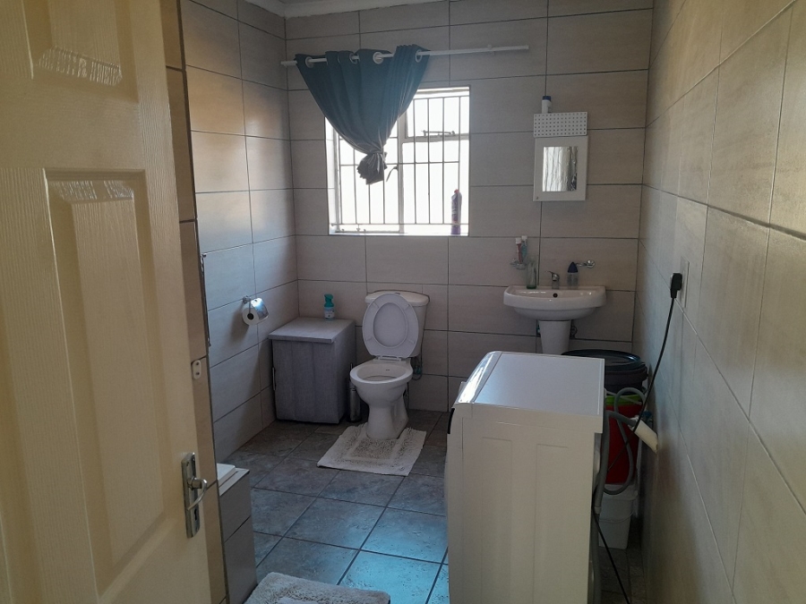 To Let 2 Bedroom Property for Rent in Brackendowns Gauteng