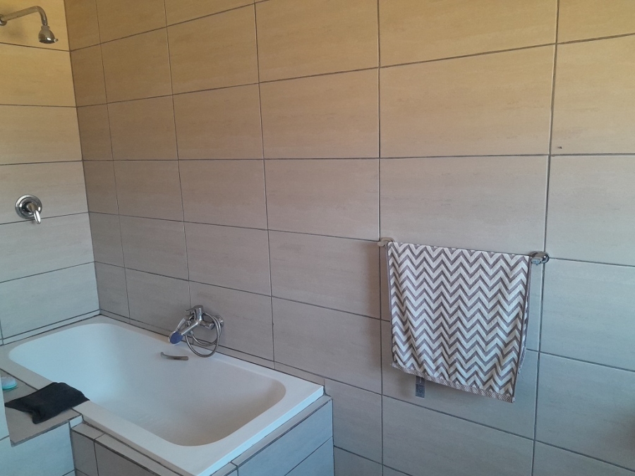To Let 2 Bedroom Property for Rent in Brackendowns Gauteng
