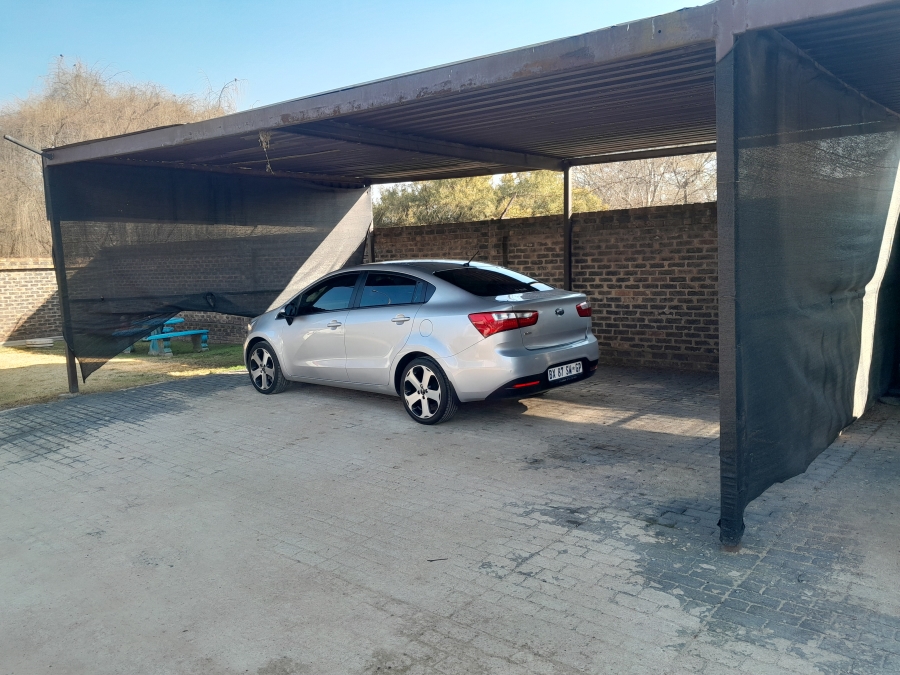 To Let 2 Bedroom Property for Rent in Brackendowns Gauteng