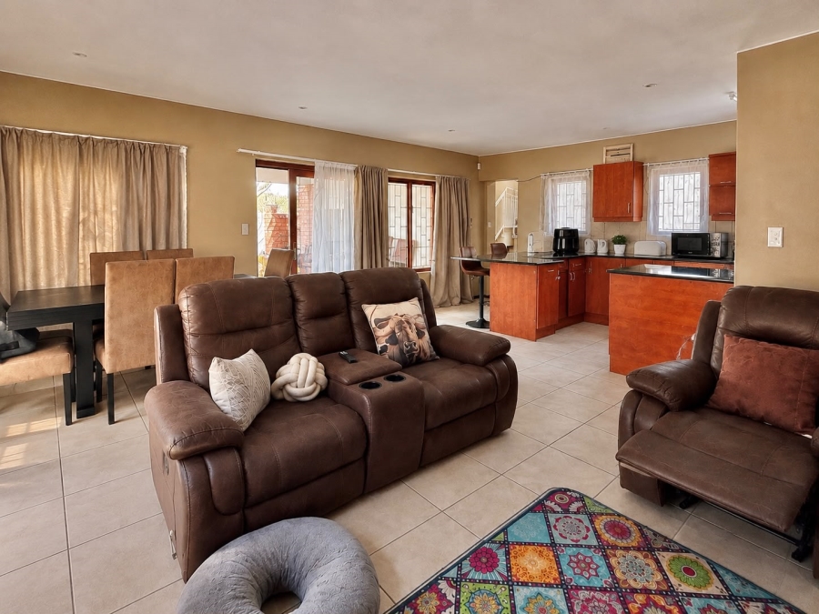 3 Bedroom Property for Sale in Monavoni Gauteng