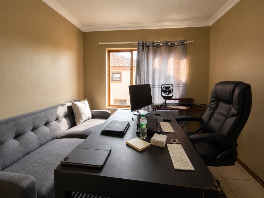 3 Bedroom Property for Sale in Monavoni Gauteng