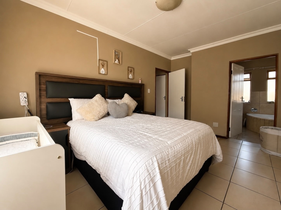 3 Bedroom Property for Sale in Monavoni Gauteng