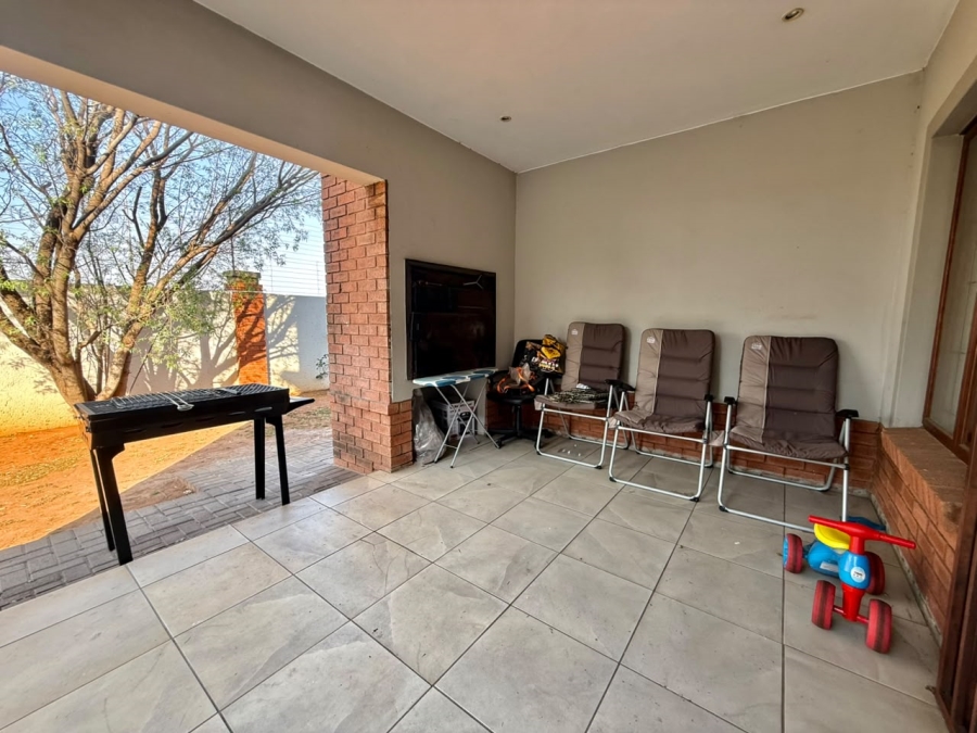 3 Bedroom Property for Sale in Monavoni Gauteng