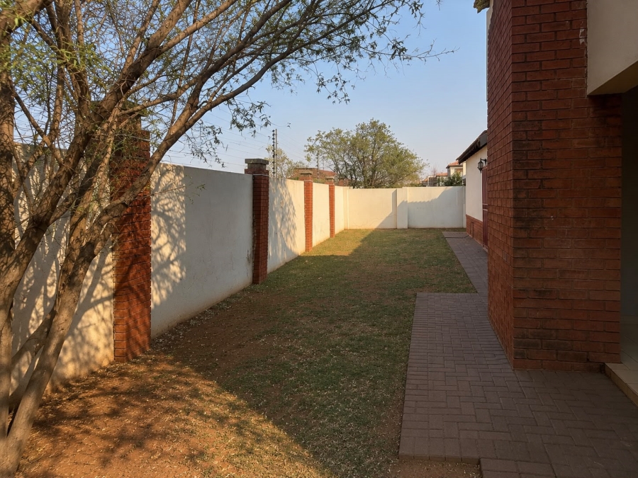 3 Bedroom Property for Sale in Monavoni Gauteng