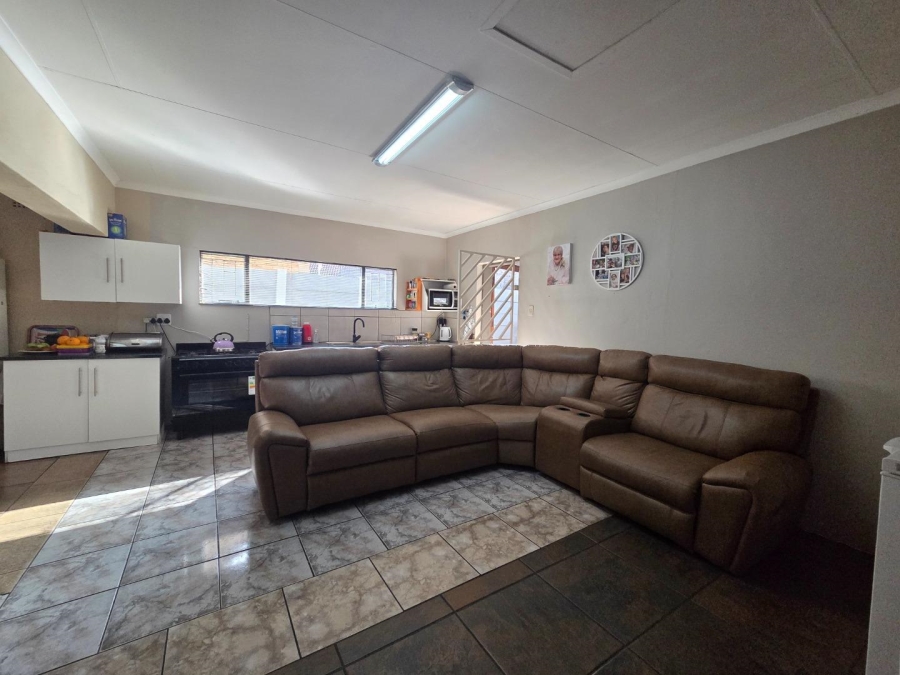 4 Bedroom Property for Sale in General Albertspark Gauteng