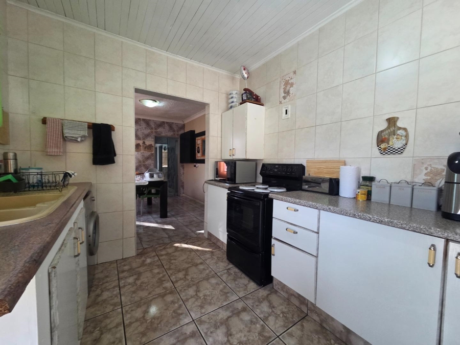 4 Bedroom Property for Sale in General Albertspark Gauteng