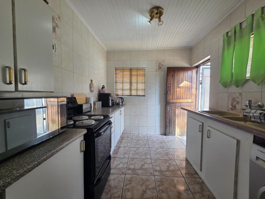 4 Bedroom Property for Sale in General Albertspark Gauteng