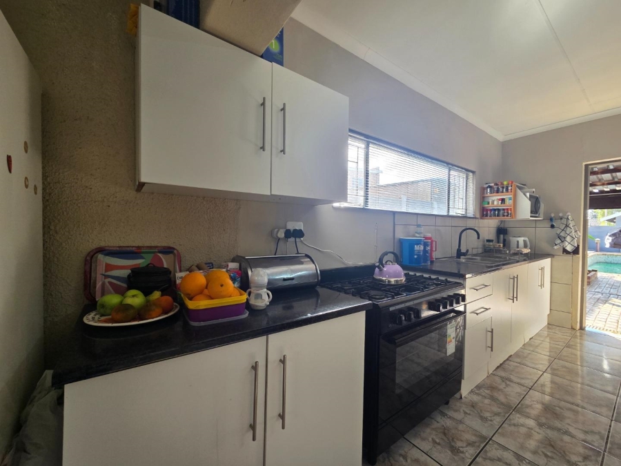 4 Bedroom Property for Sale in General Albertspark Gauteng
