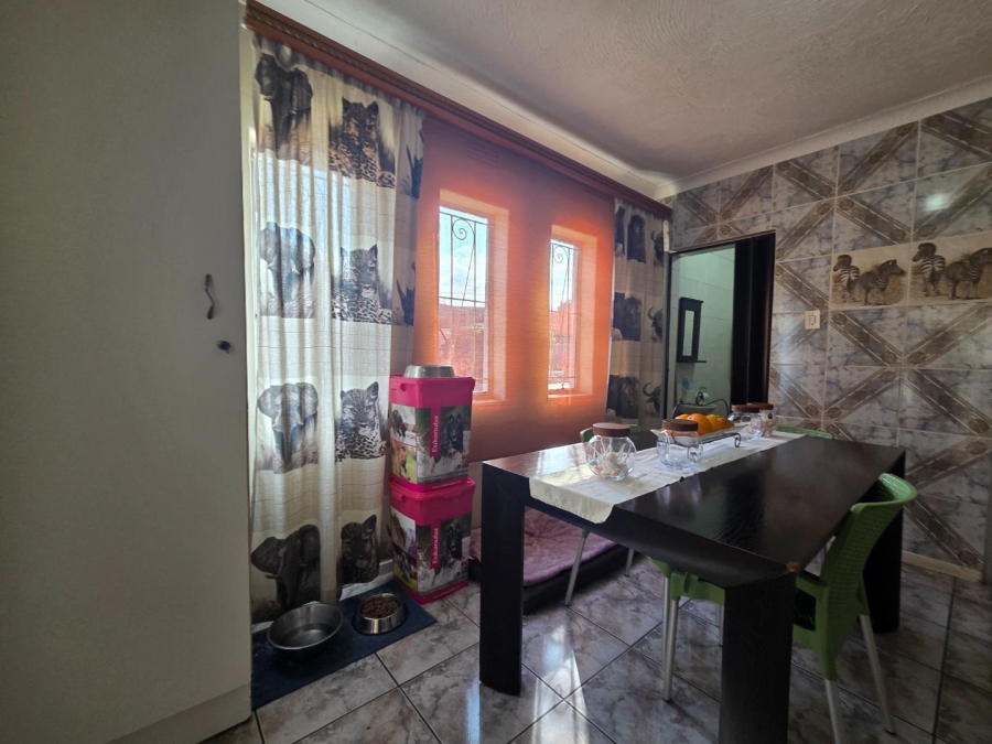 4 Bedroom Property for Sale in General Albertspark Gauteng