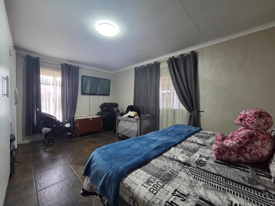 4 Bedroom Property for Sale in General Albertspark Gauteng
