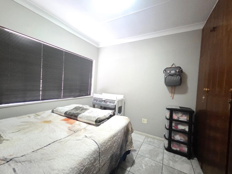 4 Bedroom Property for Sale in General Albertspark Gauteng