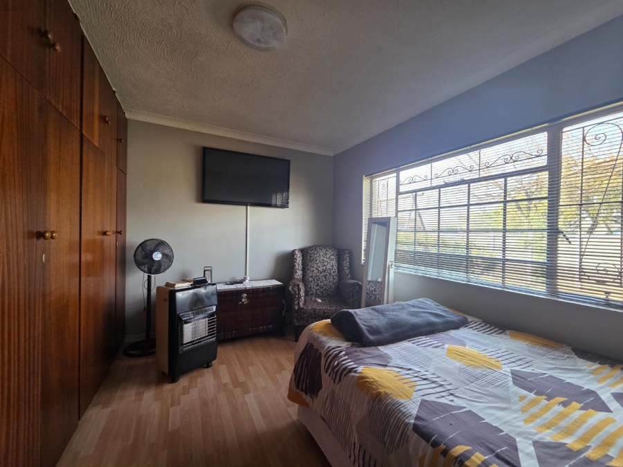 4 Bedroom Property for Sale in General Albertspark Gauteng