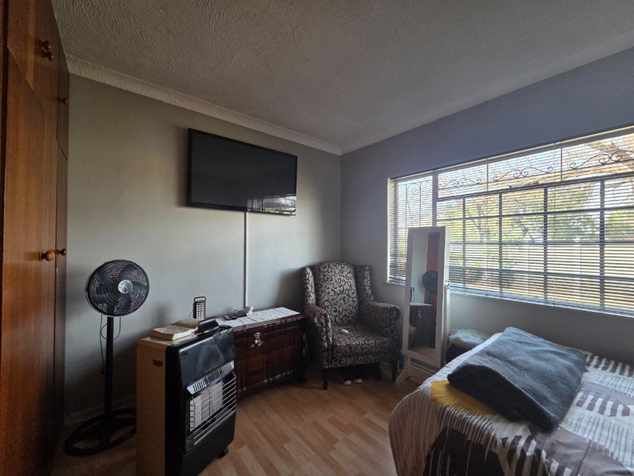 4 Bedroom Property for Sale in General Albertspark Gauteng