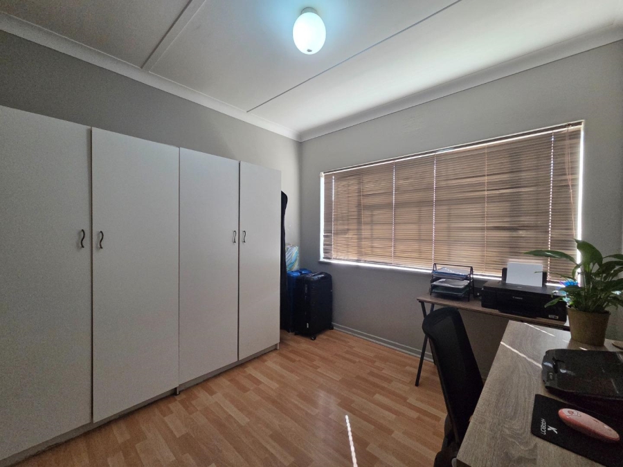 4 Bedroom Property for Sale in General Albertspark Gauteng