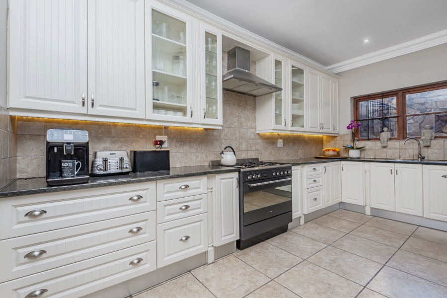 4 Bedroom Property for Sale in Greenside Gauteng