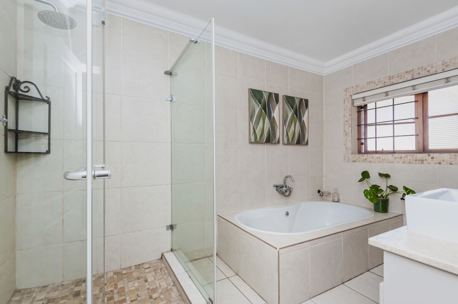 4 Bedroom Property for Sale in Greenside Gauteng