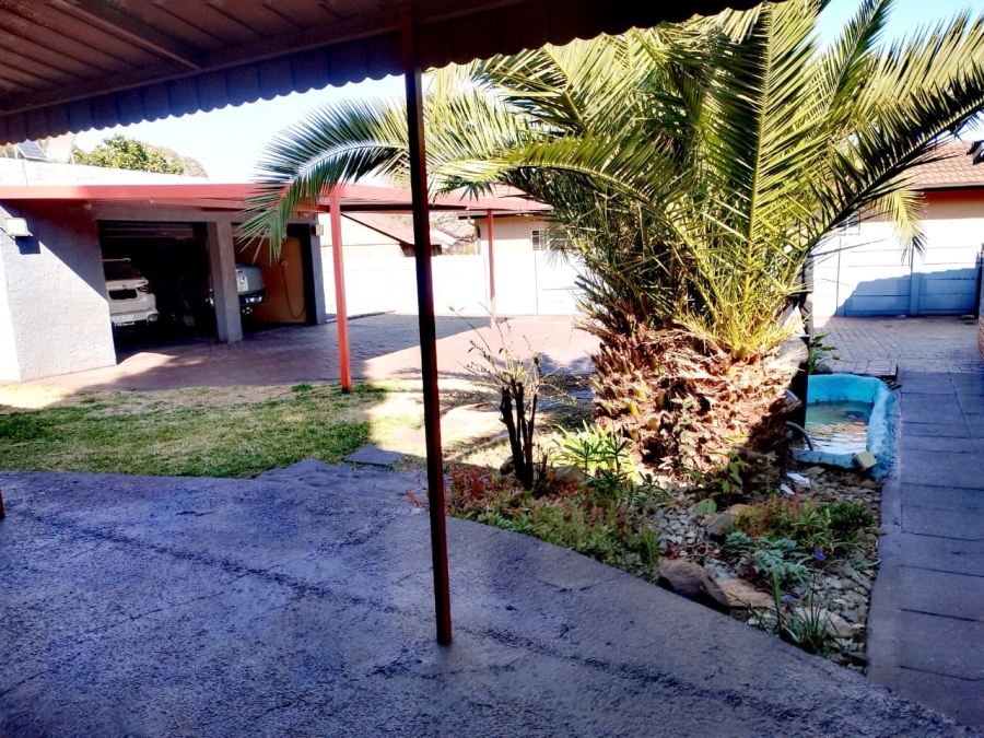 3 Bedroom Property for Sale in Brackendowns Gauteng