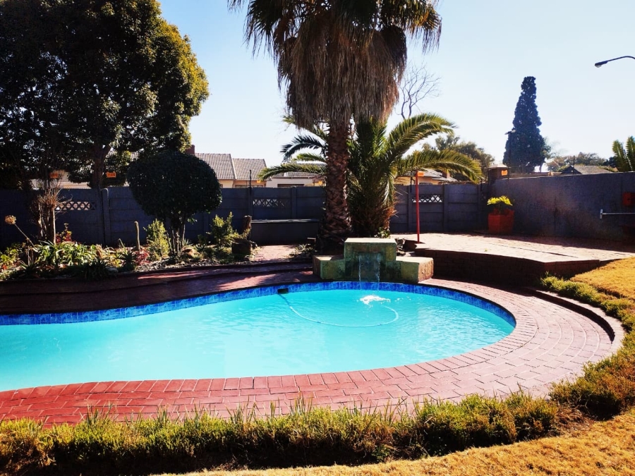 3 Bedroom Property for Sale in Brackendowns Gauteng